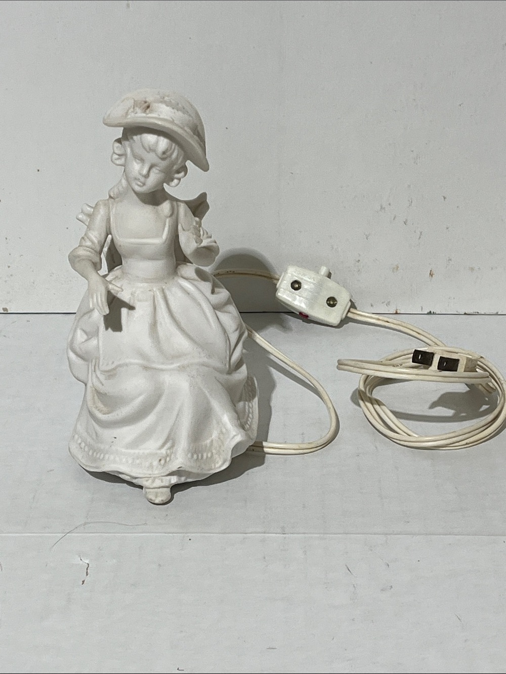 VTG Porcelain Matte White Sitting 18th Century Lady Accent Vanity Perfume Lamp6”